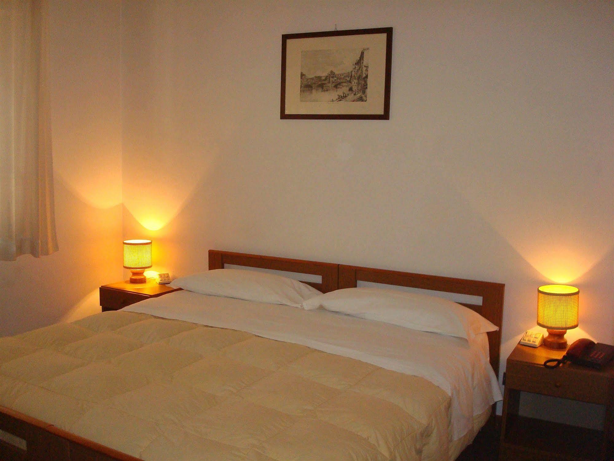 Albergo La Sfinge Chiusi Exterior photo