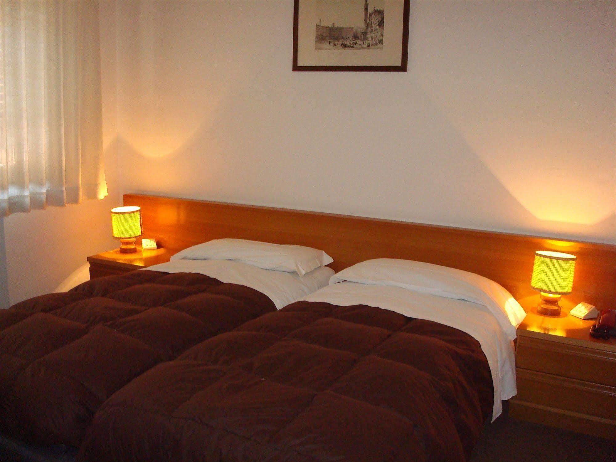 Albergo La Sfinge Chiusi Exterior photo